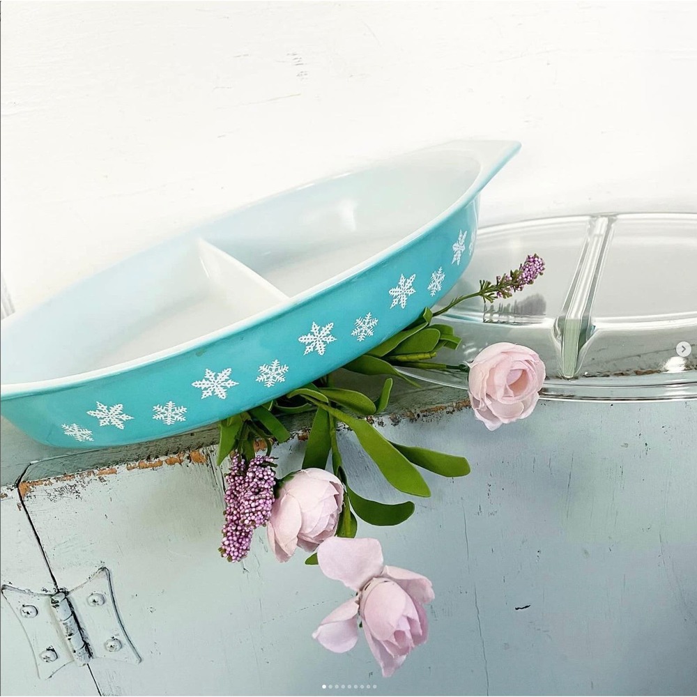 Vintage Pyrex Turquoise Snowflake 1.5 QT Divided Dish 11 Lid 945C 35
